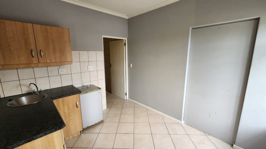 5 Bedroom Property for Sale in Middedorp Western Cape